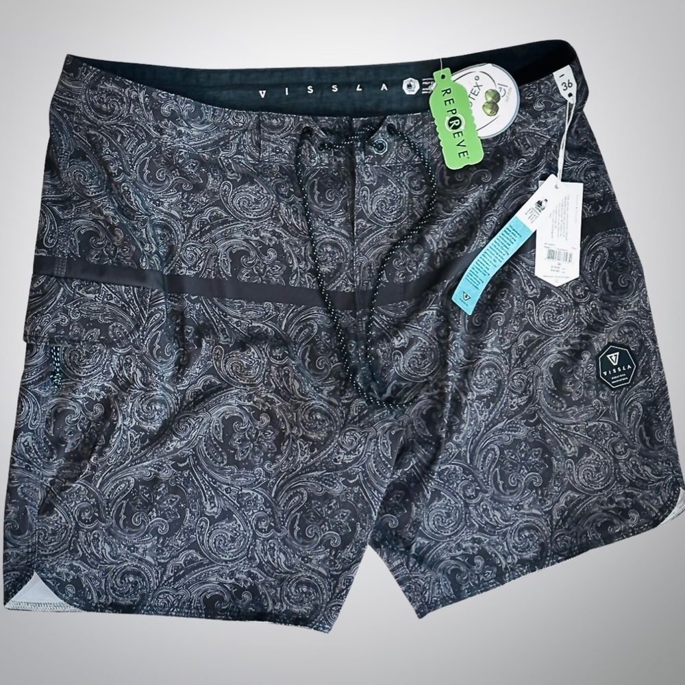 NWT -- VISSLA 17.5” Boardshorts -- Size XL (36) | Black Paisley